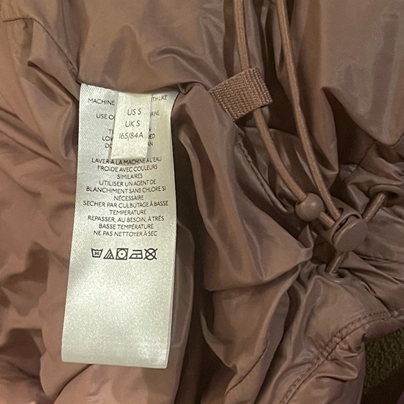 Urban Outfitters - Standard Cloth Men's Puffer Jacket - Picture 9 of 9